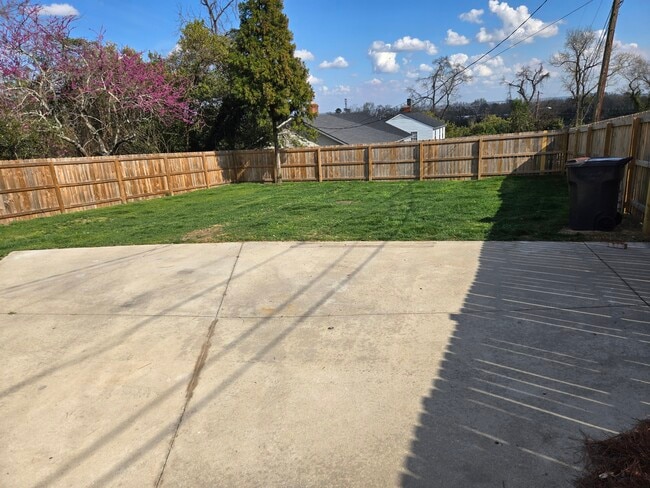 Building Photo - 1432 Heard Ave