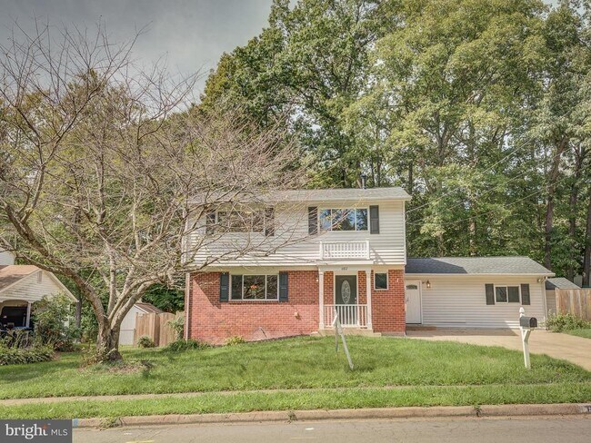 Building Photo - 6812 Landor Ln