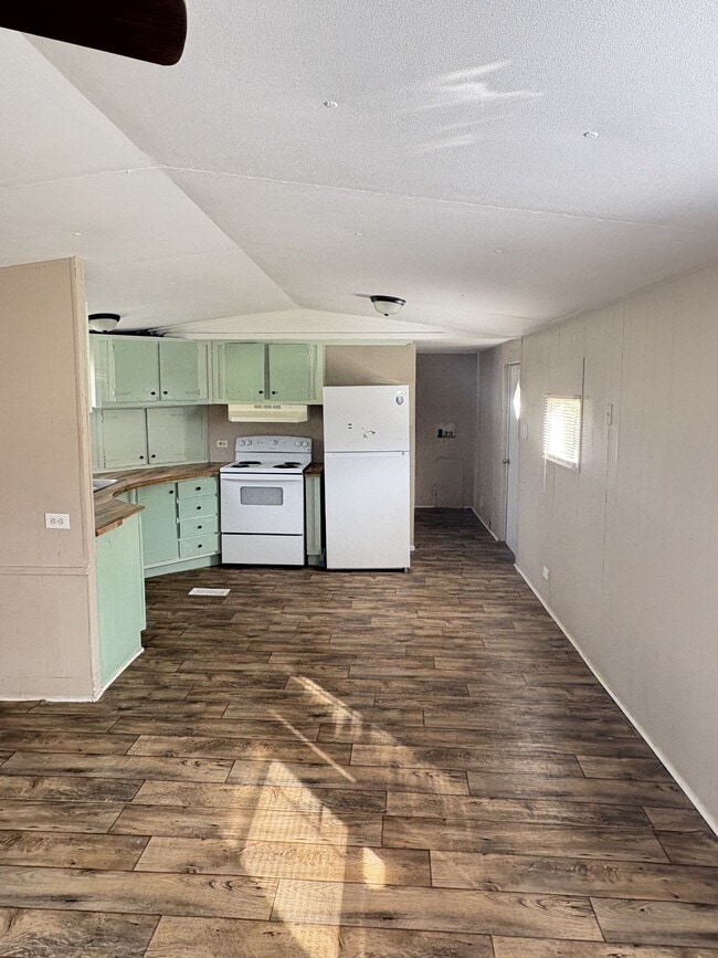 Building Photo - 2114 Cliffwood Rd