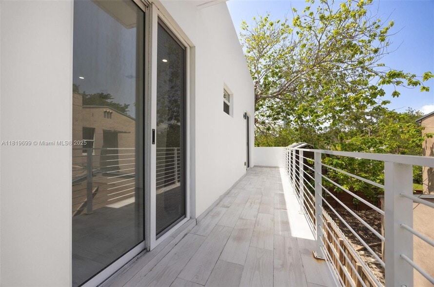 Building Photo - 3787 Thomas Ave
