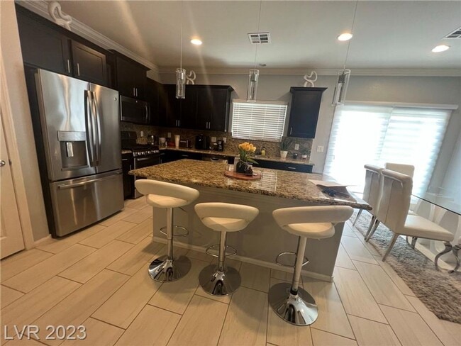 Building Photo - BEAUTIFUL HOME IMMACULATE AND READY TO MOVE-IN