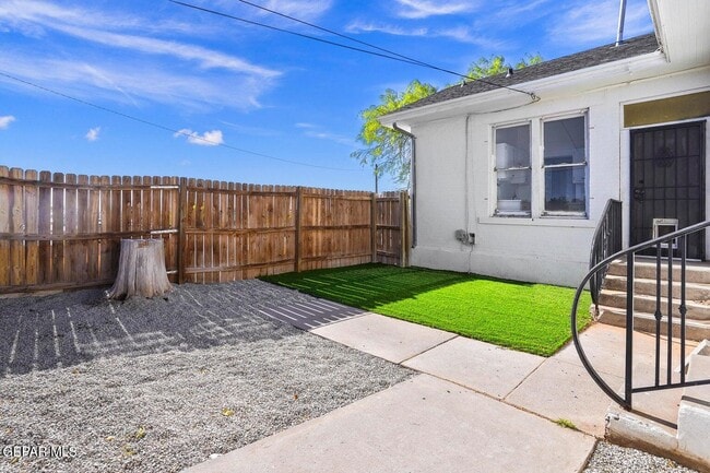 Building Photo - 3225 Fort Blvd