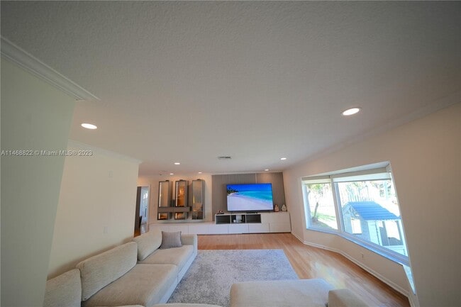 Building Photo - 2509 NE 35th Dr