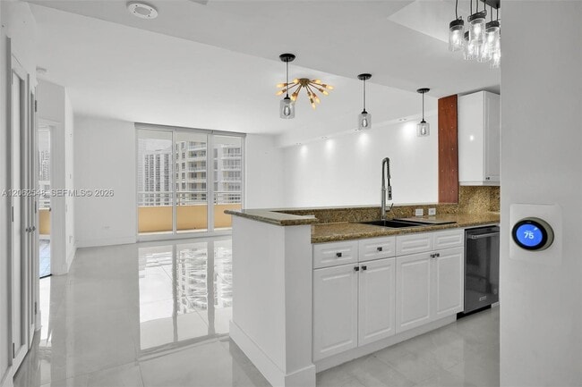 Building Photo - 808 Brickell Key Dr