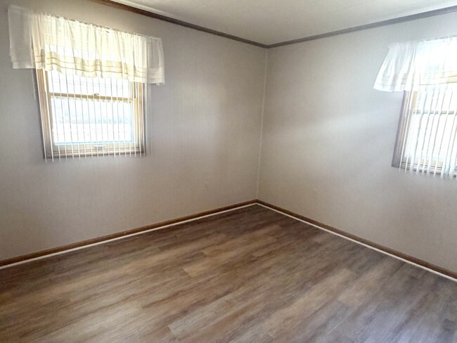 Building Photo - 2007 Schuyler Dr