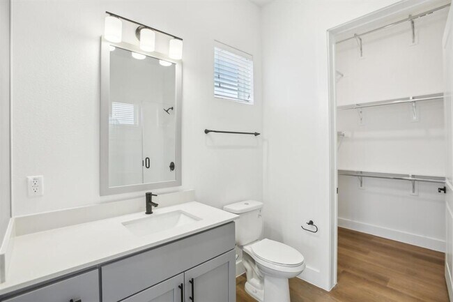 Building Photo - 1601 Mustang Dr