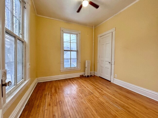 Building Photo - 317 Prospect Ave NE