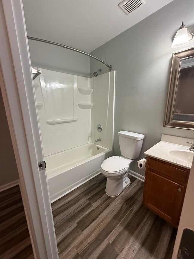 Building Photo - Townhome