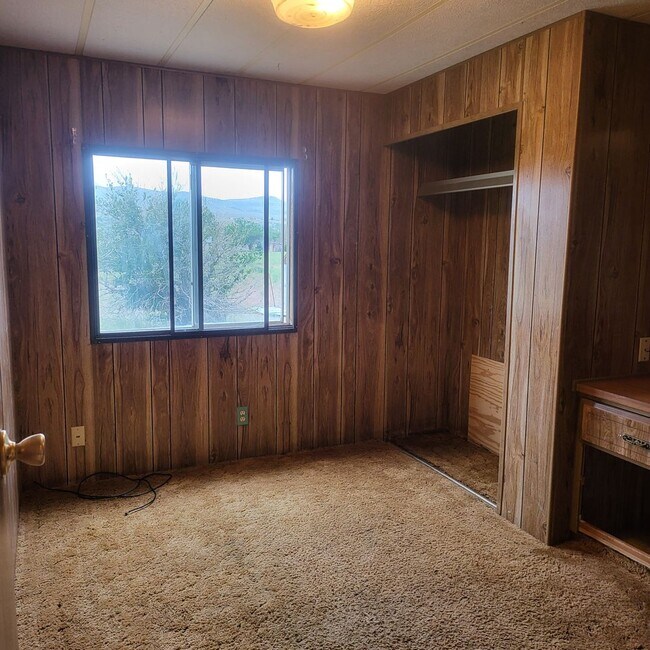 Building Photo - 2 Bedroom With a Great View