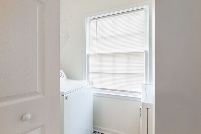 Building Photo - Spacious 3bd/2ba w/ Large Backyard & Close to ATL Beltline!