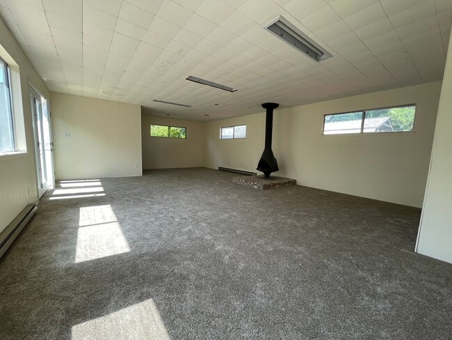 Building Photo - Charming & Unique Fair Oaks Home with Deta...