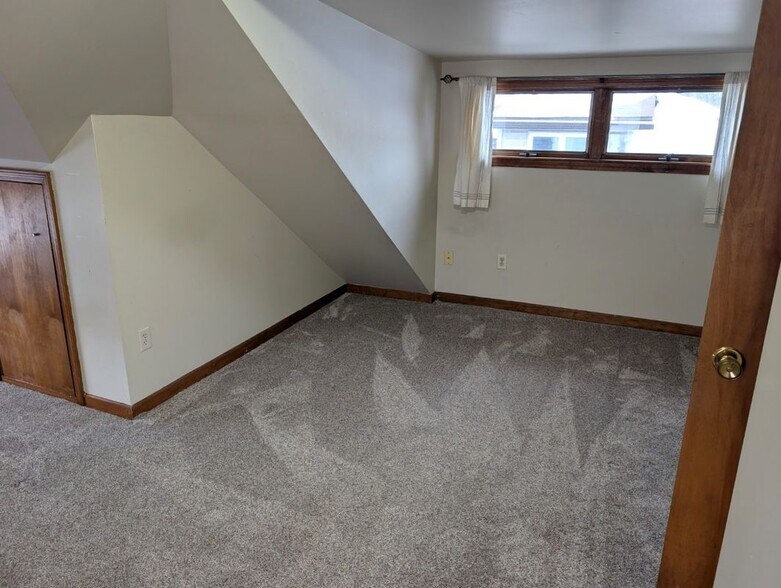 Building Photo - 81 Church St