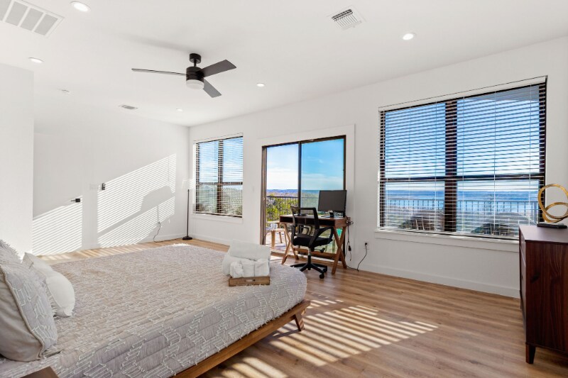 Building Photo - 1619 Lakeshore Dr