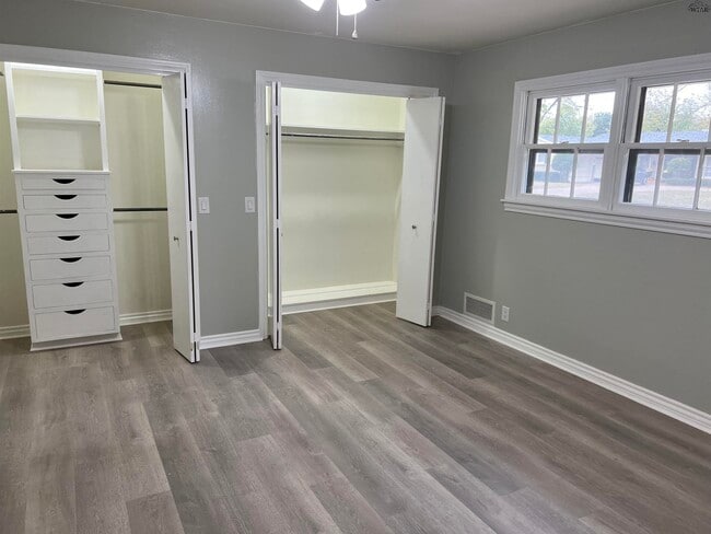 Building Photo - 2411 Clayton Ln