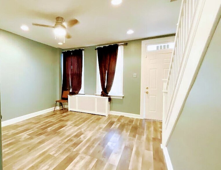 Building Photo - 3225 Elmora Ave