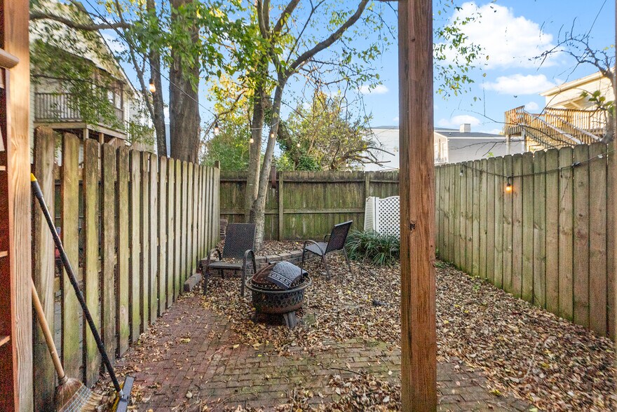 Building Photo - 609 Mercer St