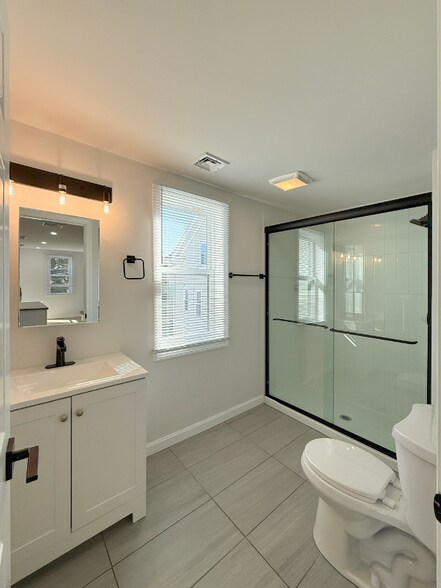 Building Photo - 39 Schofield St