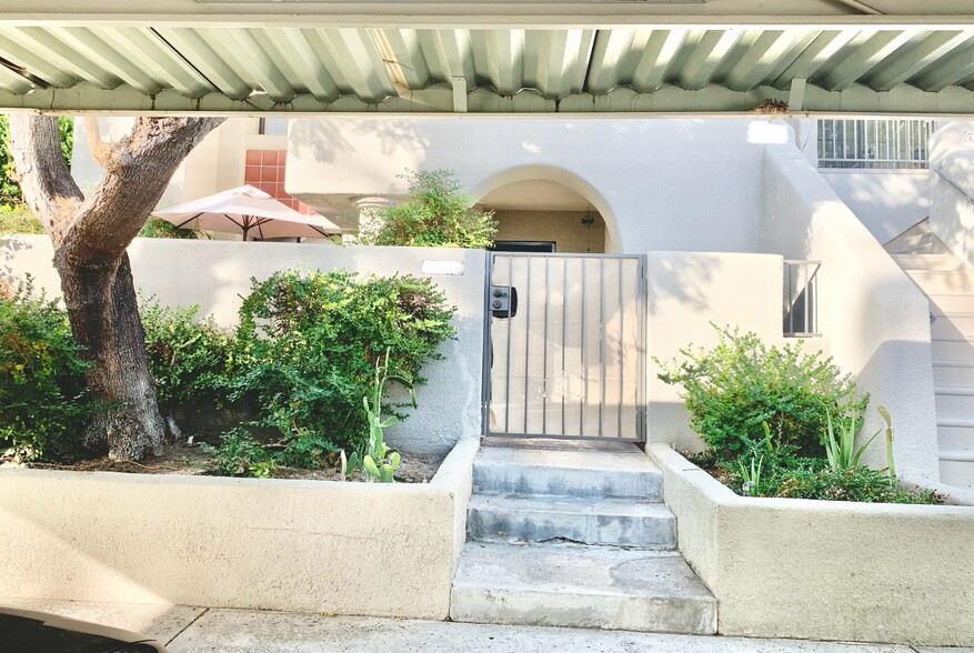 Building Photo - 351 N Hermosa Dr