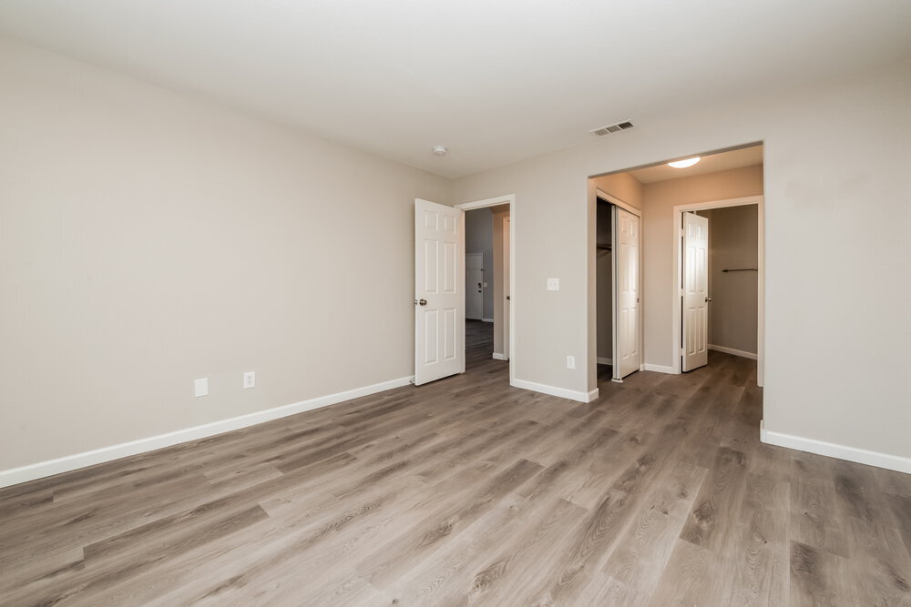 Building Photo - 6101 Bardstown Dr