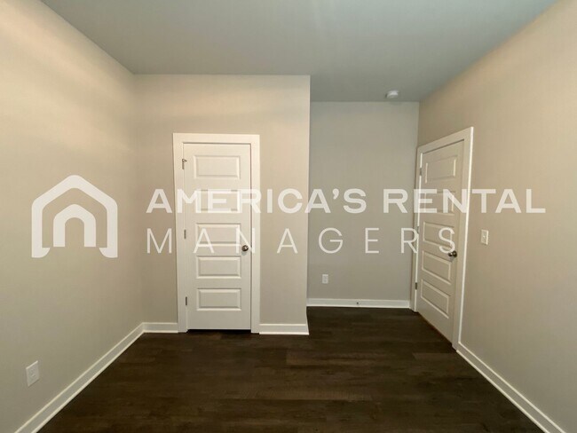 Building Photo - 460 Ridgeview Cir