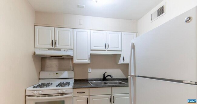 Building Photo - 2527 Hydraulic Rd