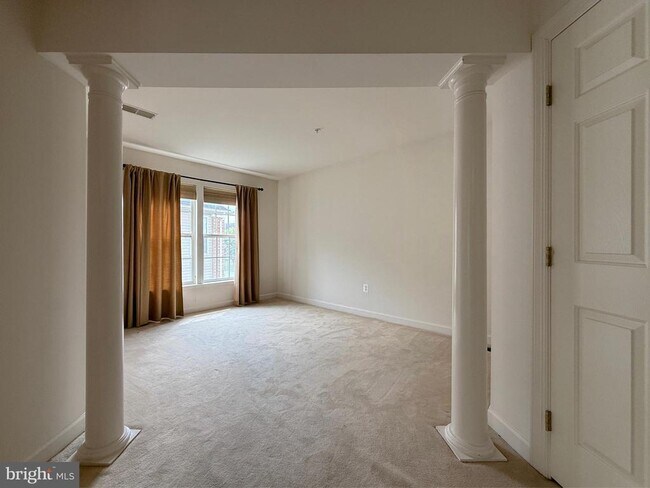 Building Photo - 4415 Medallion Dr