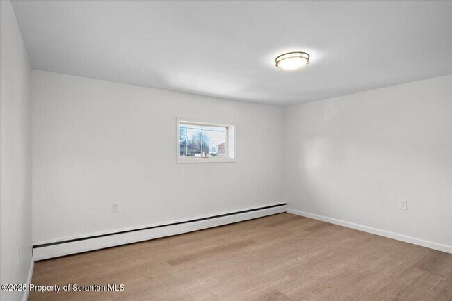 Building Photo - 134 Lampman St