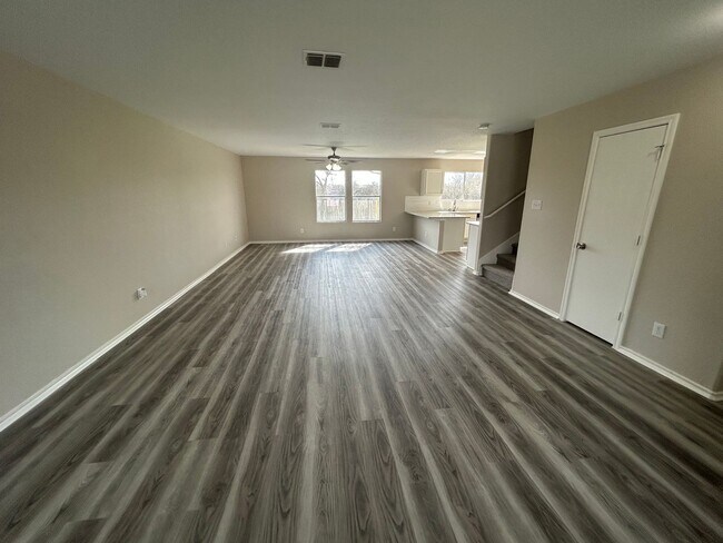 Building Photo - **MOVE IN SPECIAL** COMING SOON* Desirable Location In Cibolo! Spacious Home with Loft & Fenced B...
