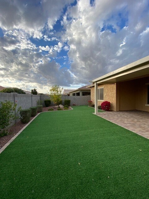 Building Photo - 10245 W Pinnacle Vista Dr