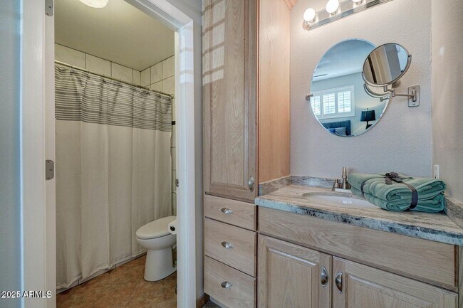 Building Photo - 5525 E Thomas Rd