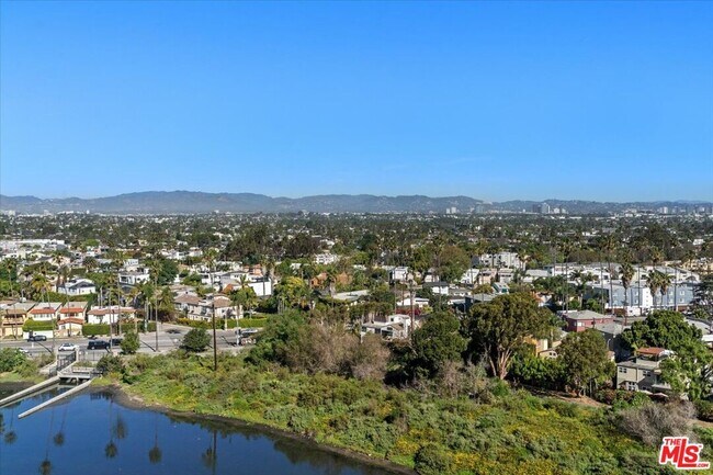 Building Photo - 4316 Marina City Dr