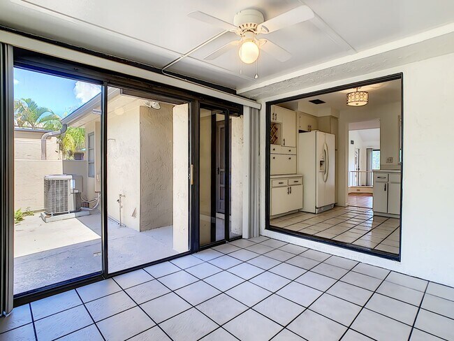 Building Photo - RARE 3 BEDROOM/ 2 BATH IN THE HIGHLY DESIR...