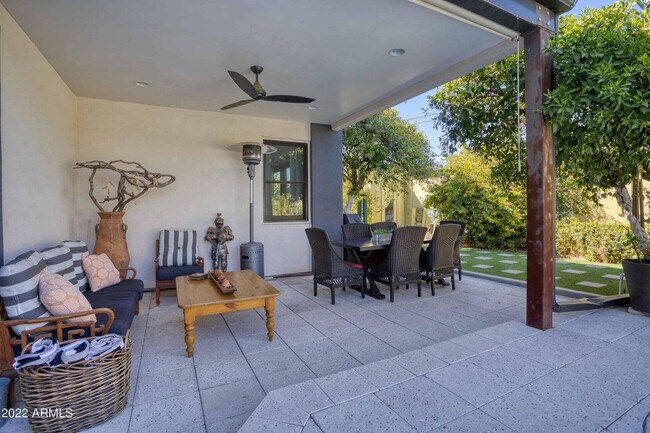 Building Photo - 3230 E Colter St