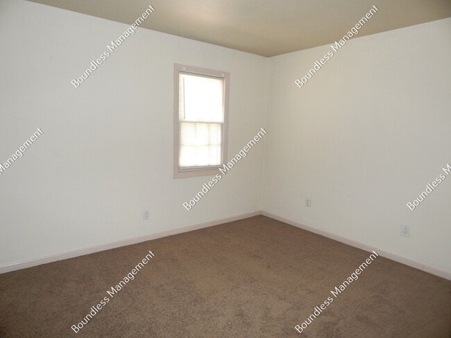 Building Photo - 3081 Colonial Way