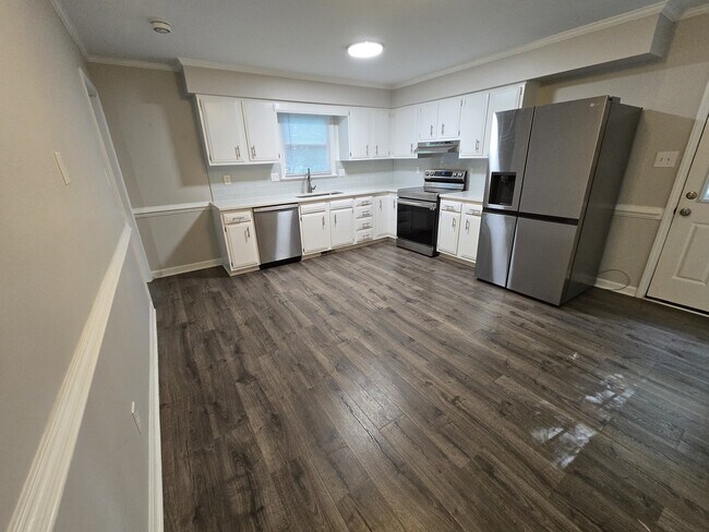 Building Photo - 5906 Applewood Ln
