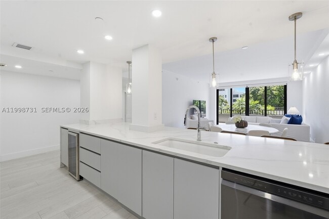 Building Photo - 251 Crandon Blvd
