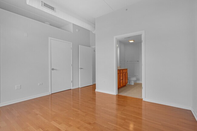 Building Photo - 647 Metropolitan Way