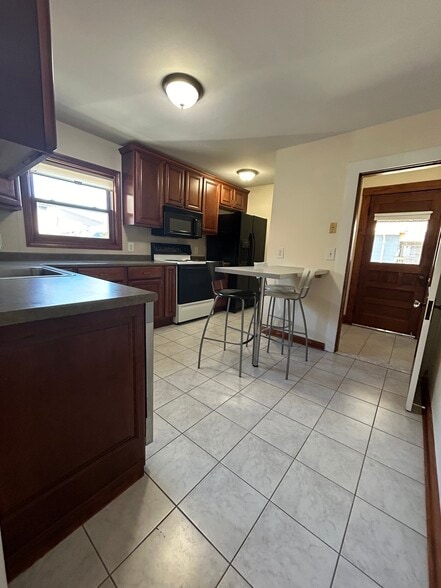 Building Photo - 70 Unity Ave