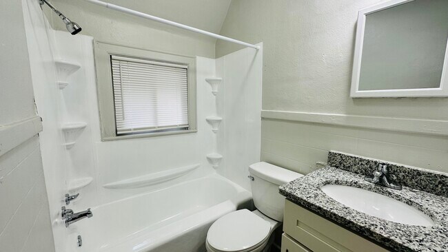 Building Photo - 206 Downes St