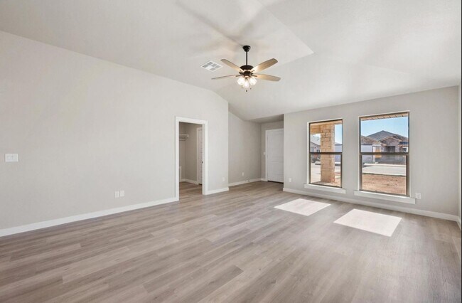 Building Photo - PRE LEASING NOW - AVAILABLE 7/14
