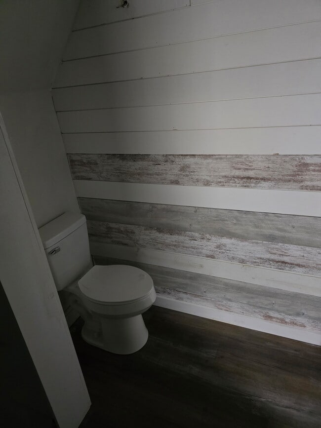 Building Photo - 204 Harrison St