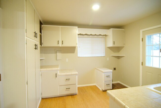 Building Photo - Spacious 6 Bed / 3 Bath Home in Rigby!