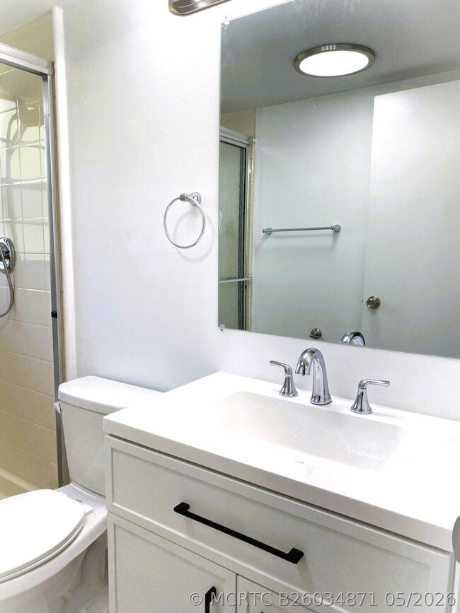 Building Photo - 256 Mansfield G