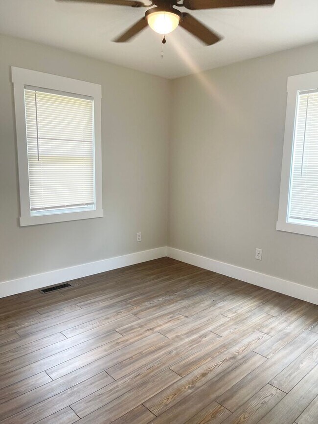 Building Photo - Adorable 3 bedroom 2 bath, great Candler l...