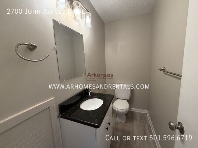 Building Photo - 2700 John Ashley Dr