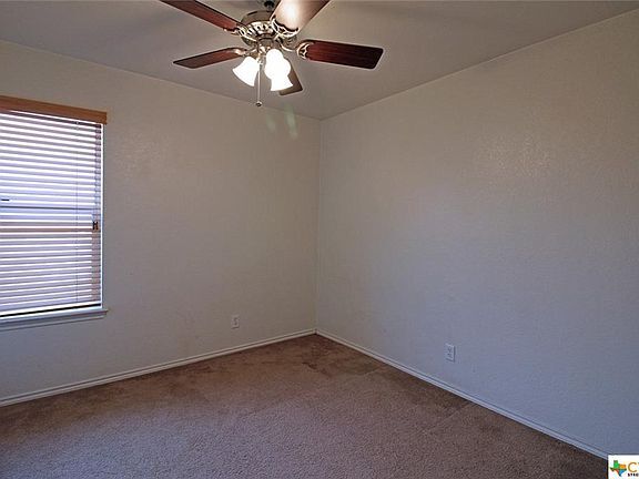 Building Photo - 3901 Captain Dr