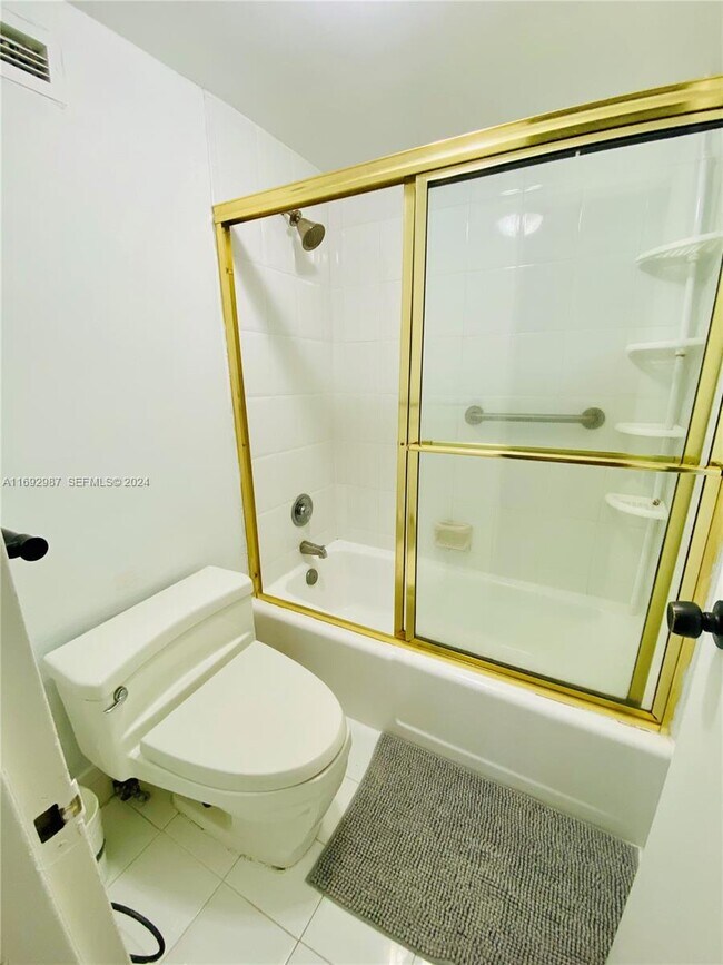 Building Photo - 100 Lincoln Rd