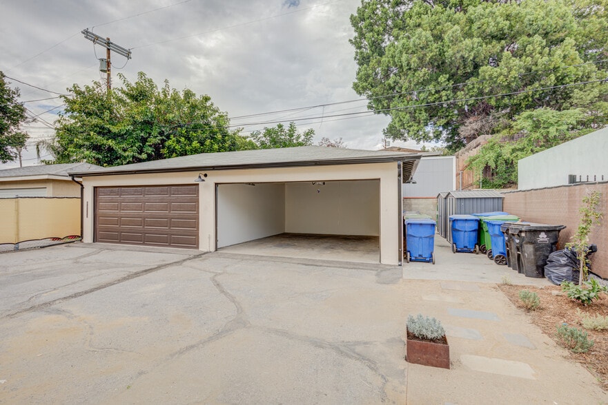 Building Photo - 12349 Riverside Dr