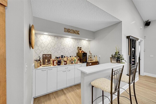 Building Photo - 8606 Arrowhead Dr