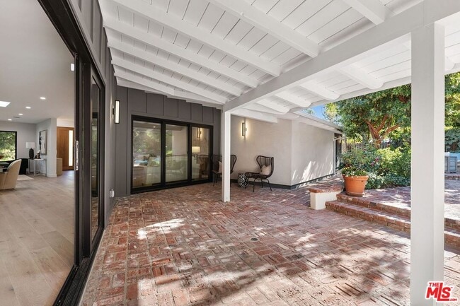 Building Photo - 4943 Palomar Dr